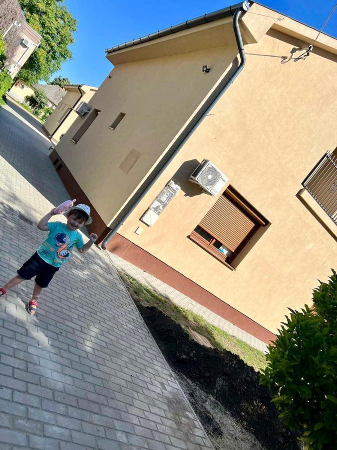 Zsuzsa Apartman Hajdúszoboszló Zewnętrze zdjęcie